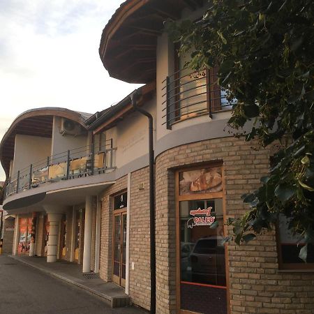 Konde Apartments B Dunajská Streda Dış mekan fotoğraf